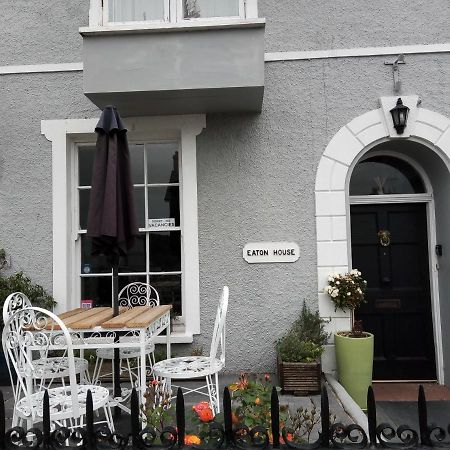 Eaton House Hotel Pembroke Bagian luar foto