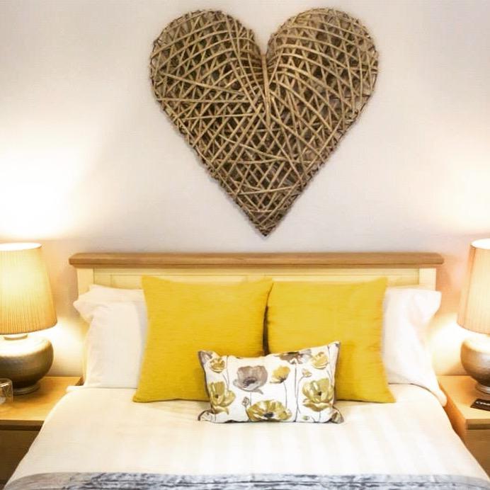 Eaton House Hotel Pembroke Bagian luar foto