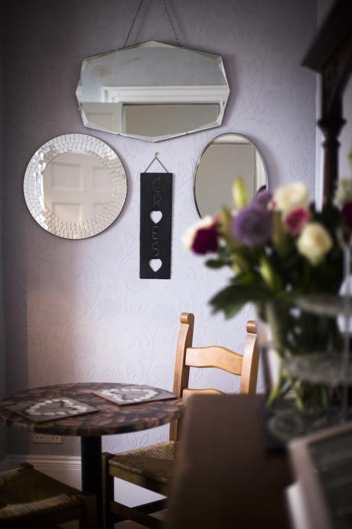 Eaton House Hotel Pembroke Bagian luar foto