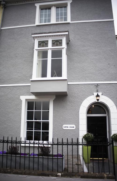 Eaton House Hotel Pembroke Bagian luar foto