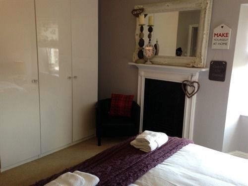 Eaton House Hotel Pembroke Bagian luar foto