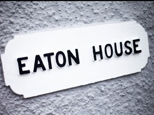Eaton House Hotel Pembroke Bagian luar foto